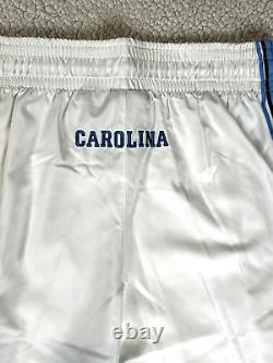 Shorts blancs émis pour le jeu de 2015-16 des North Carolina Tar Heels UNC, Jordan 36+2