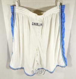 Shorts de basketball blancs émis lors du jeu des North Carolina Tar Heels UNC Jordan 48 5