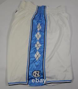 Shorts de basketball blancs émis lors du match des North Carolina Tar Heels UNC Jordan 38 99