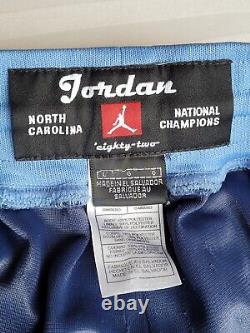Shorts rétro Nike North Carolina Tar Heels UNC Sewn Jordan 1982 pour homme, taille grande.
