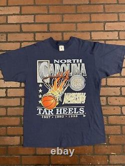 T-shirt UNC Tar Heels Champions Nationaux 1957 1982 1993 Vintage Taille XL Homme Basketball