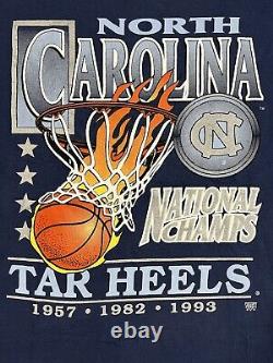 T-shirt UNC Tar Heels Champions Nationaux 1957 1982 1993 Vintage Taille XL Homme Basketball