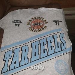 T-shirt de championnat de basket-ball UNC Tar Heels 1993 gris grande taille 21.5 Pit vintage