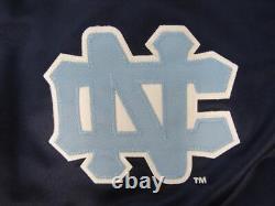 Tailles pour hommes des Tar Heels de la Caroline du Nord Veste à pression en satin lourd de Mitchell & Ness $175