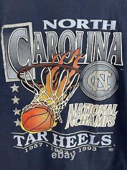 VTG Caroline du Nord UNC Tar Heels Champions nationaux NCAA des années 90 T-shirt délavé taille L