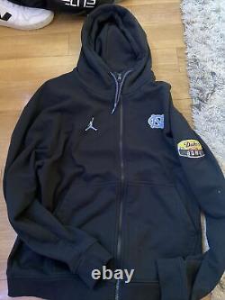 Veste d'équipe Nike Jordan UNC Football pour homme taille XL émise par l'équipe, Dukes Mayo Bowl