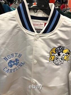 Veste de collection de la ville des Tarheels de Caroline du Nord pour hommes Mitchell & Ness blanche