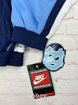 Veste de piste zippée intégrale vintage des années 1990 de Nike North Carolina Tar Heels pour hommes de taille moyenne