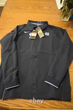 Veste de terrain Nike UNC Tar Heels pour femmes. $140 au détail.