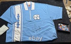 Vince Carter signé avec COA UNC Tar Heels pull-over d'échauffement avec photo rare
