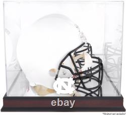 Vitrine de casque avec base en acajou et dos miroir pour le logo de l'équipe UNC Tar Heels